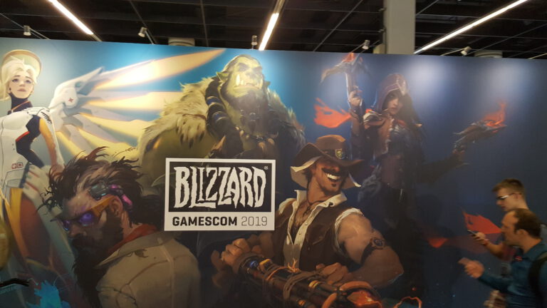 Breitformatiges Blizzard-Gamescom-2019-Banner mit Figuren aus mehreren Spielen.