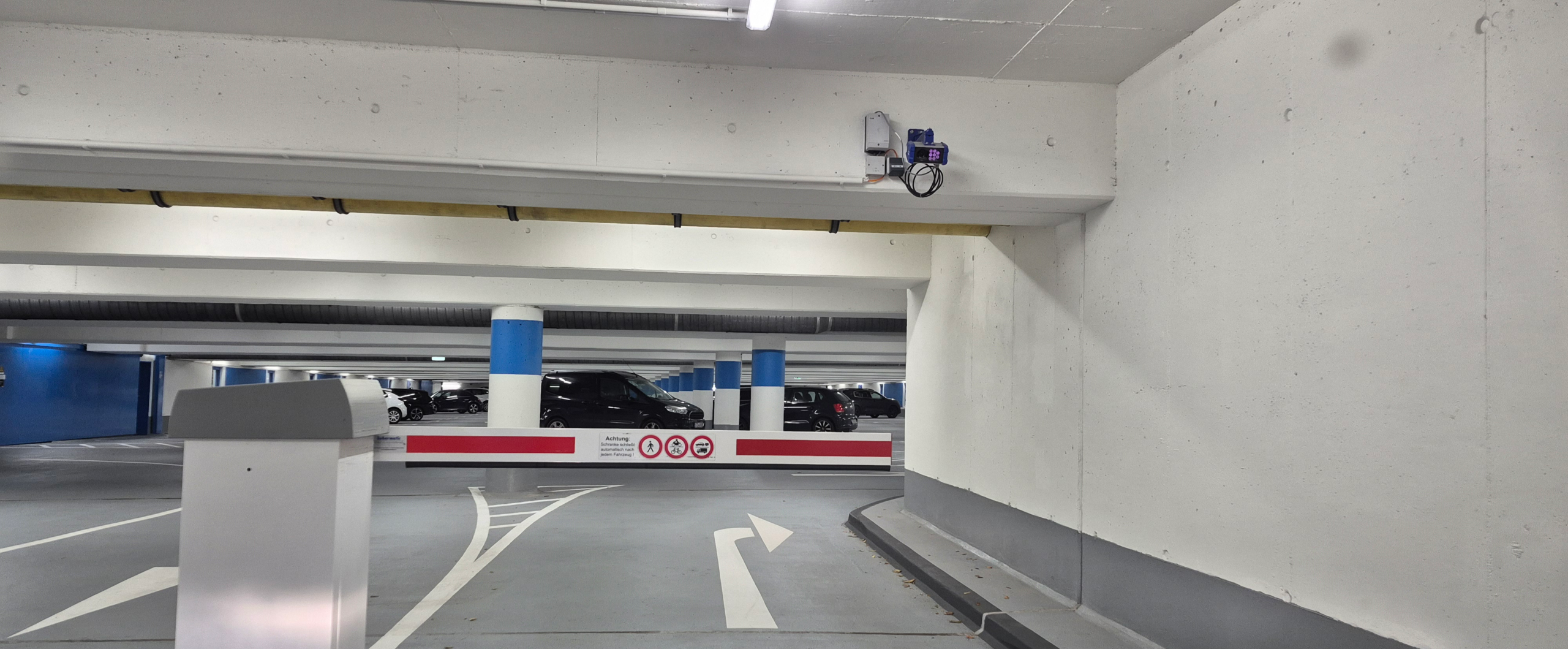 Kameratechnik im Einfahrtsbereich der Parkgarage Am Sande in Stade